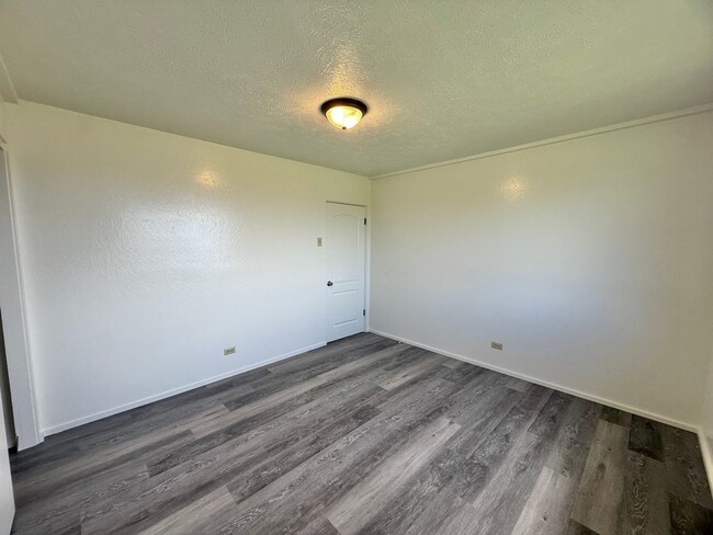 Building Photo - 34 Paina St