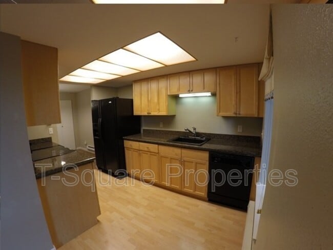 Building Photo - 4629 W Lake Sammamish Pkwy SE