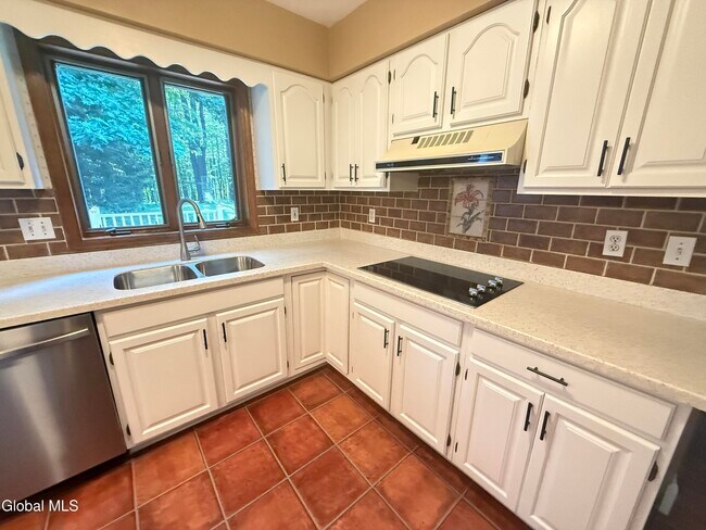 Building Photo - 60 Sherwood Trail