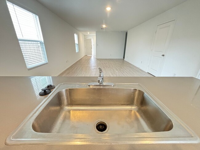 Building Photo - Beautiful Single Family Home in Steelwood ...
