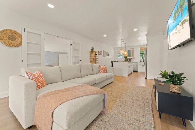 Building Photo - 721 Dobbins St