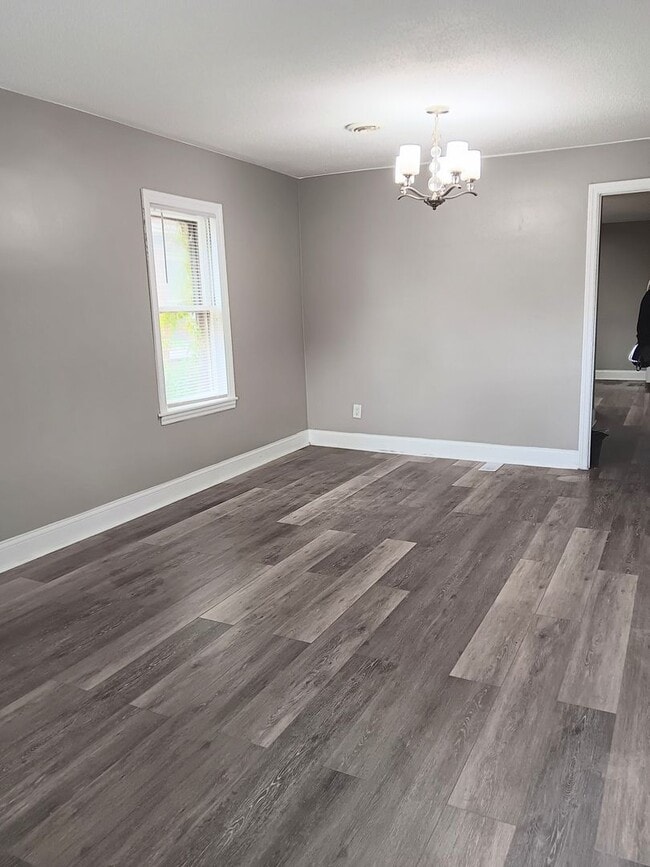 Building Photo - Beautifully Updated 3-Bedroom Home