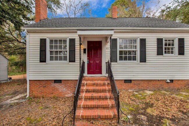 Building Photo - 216 Hawthrone