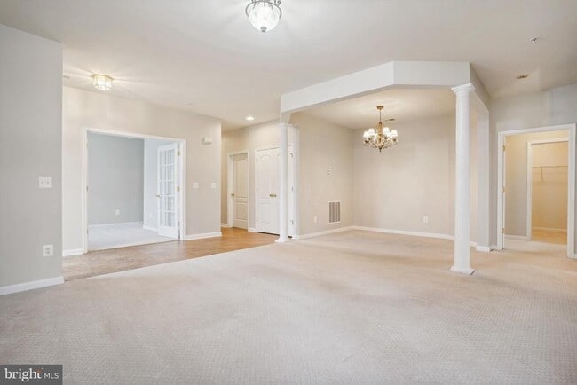 Building Photo - 13930 Greendale Dr