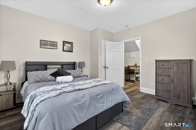 Building Photo - 393 Orchard St