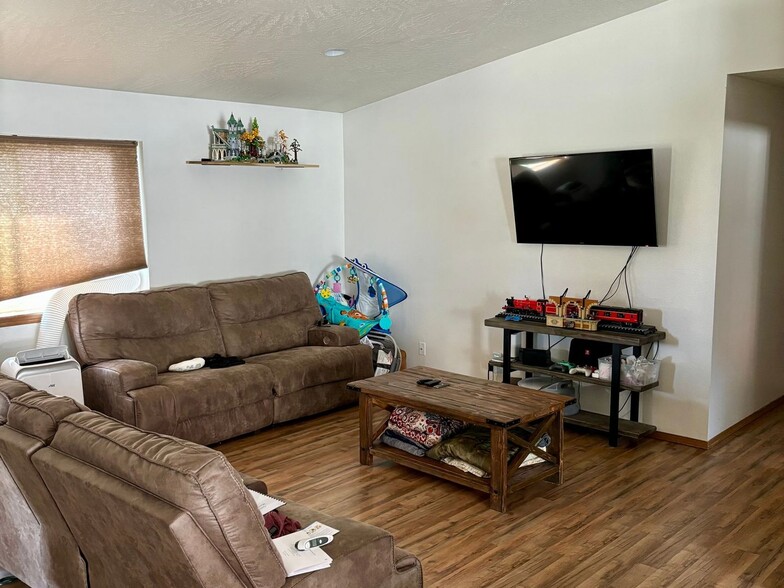 Building Photo - 614 S Stevens