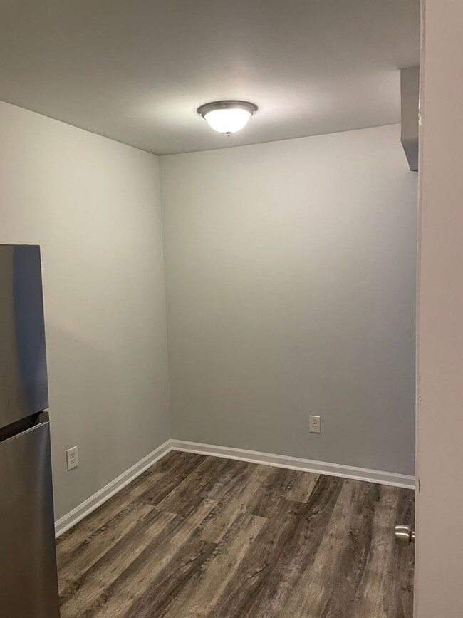 Building Photo - 5913 Lone Oak Dr SW