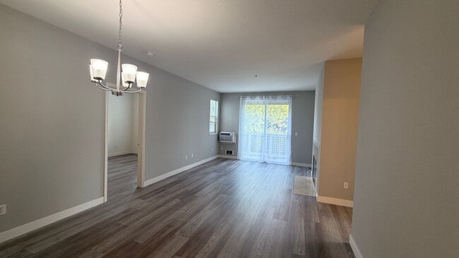 Building Photo - 3 Bed 2 Bath Available in Sunnyvale, CA!