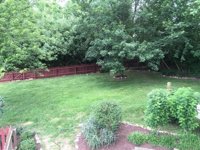 Building Photo - Beautiful 3Bd/2.5 Bath Goshen Woods Property