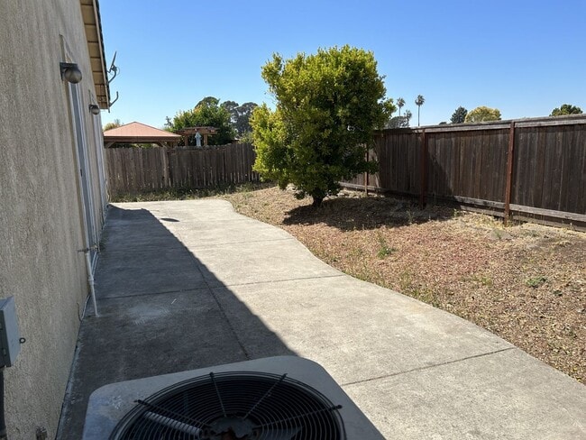 Building Photo - Gorgeous 3 Bedroom, 2 Bath Home in America...