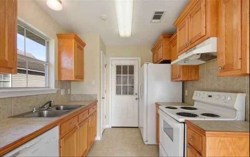 Building Photo - 608 S Cypress St