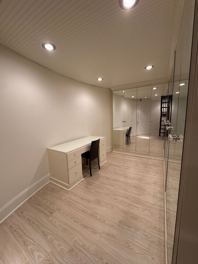 Building Photo - Iconic Kress Building 2BR Condo with Parking & Sound Panels