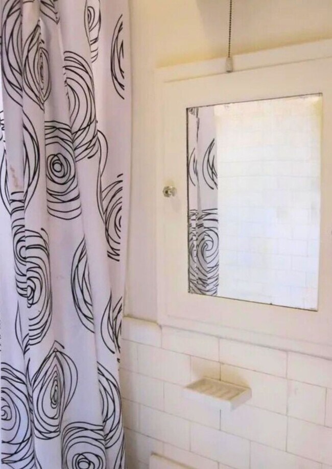 Building Photo - 4 Gay St