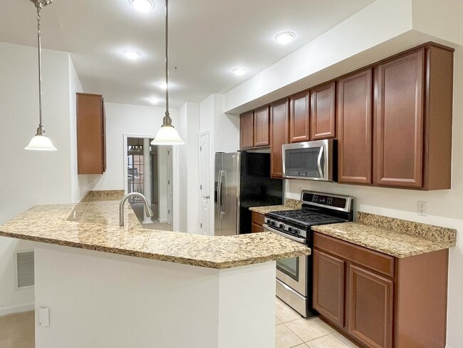 Building Photo - Sizable End Unit Townhome in Wheaton w/ 2 Car Garage!