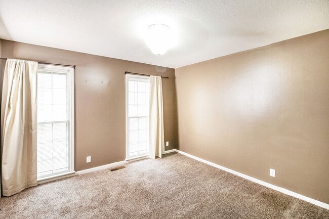 Building Photo - 3001 Green Grove Cir NE