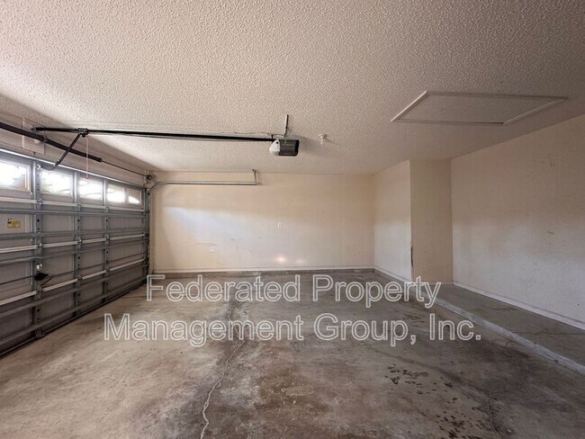 Building Photo - 3860 Hideaway Lane