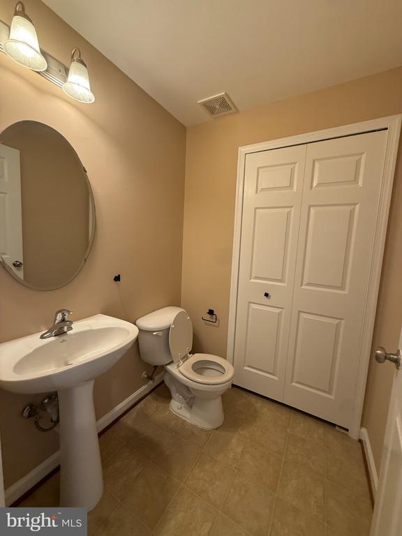 Building Photo - 60 Deerbrook Dr