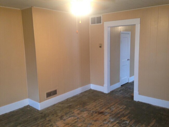 Building Photo - 308 S Graham Ave