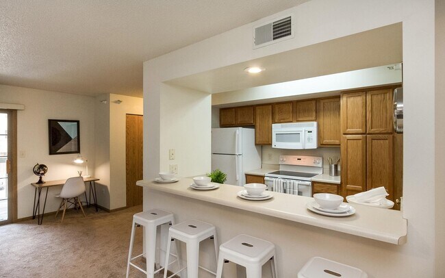 Building Photo - Large One Bedroom Walking Distance to UIHC on third floor, available: 09/01/2026