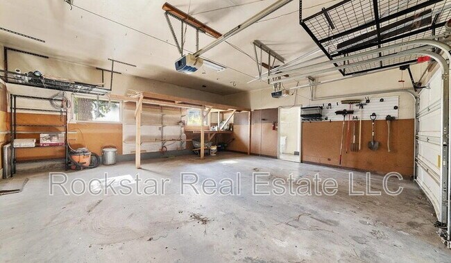 Building Photo - 1110 E 28th Ave