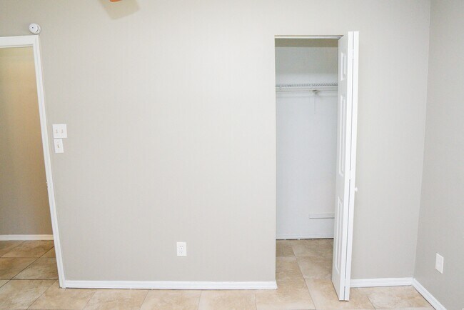 Building Photo - 1483 Elderton Dr