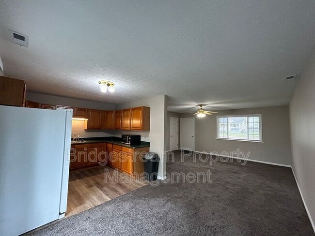 Building Photo - 2460 Rondowa Ave