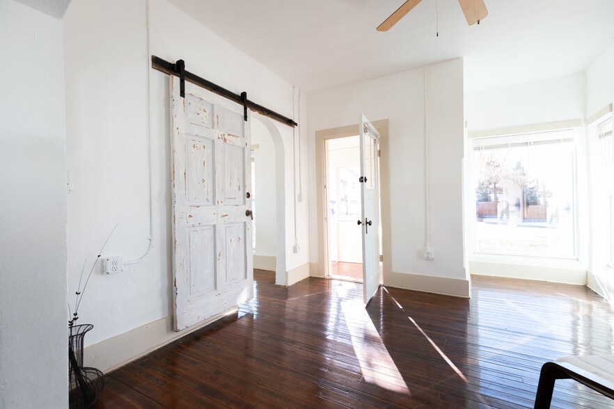 Building Photo - 105 E 2nd St