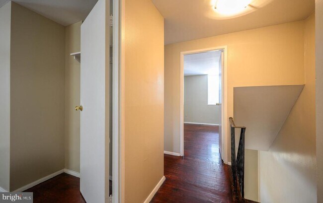Building Photo - 7737 Greymont St