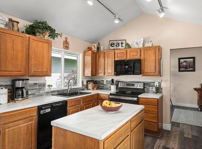 Building Photo - 3340 Blackstone Ct