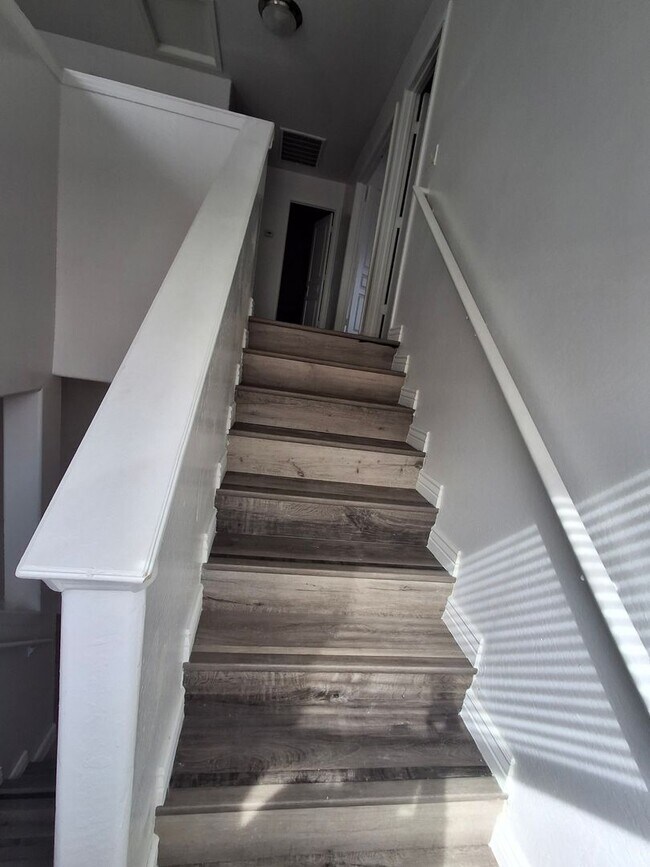 Building Photo - 1280 E Saddle Way