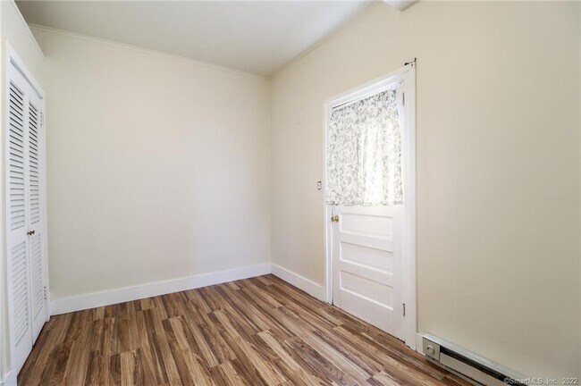 Building Photo - 24 Elm St