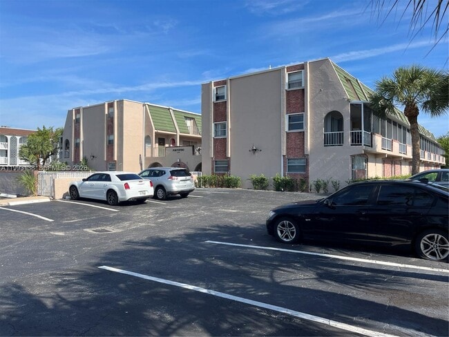 Building Photo - 1100 SE 4th Ave