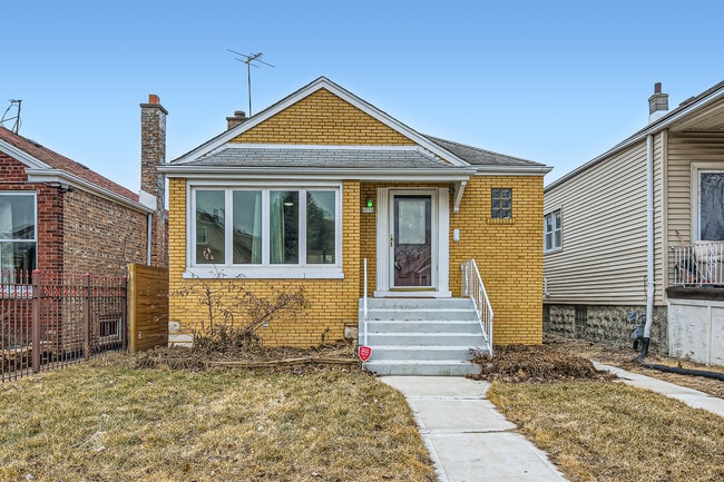 Primary Photo - 6112 S Kilbourn Ave