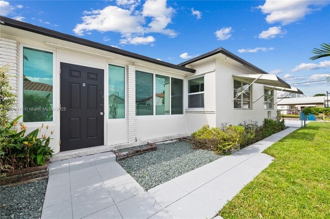 Primary Photo - 1711 Funston St