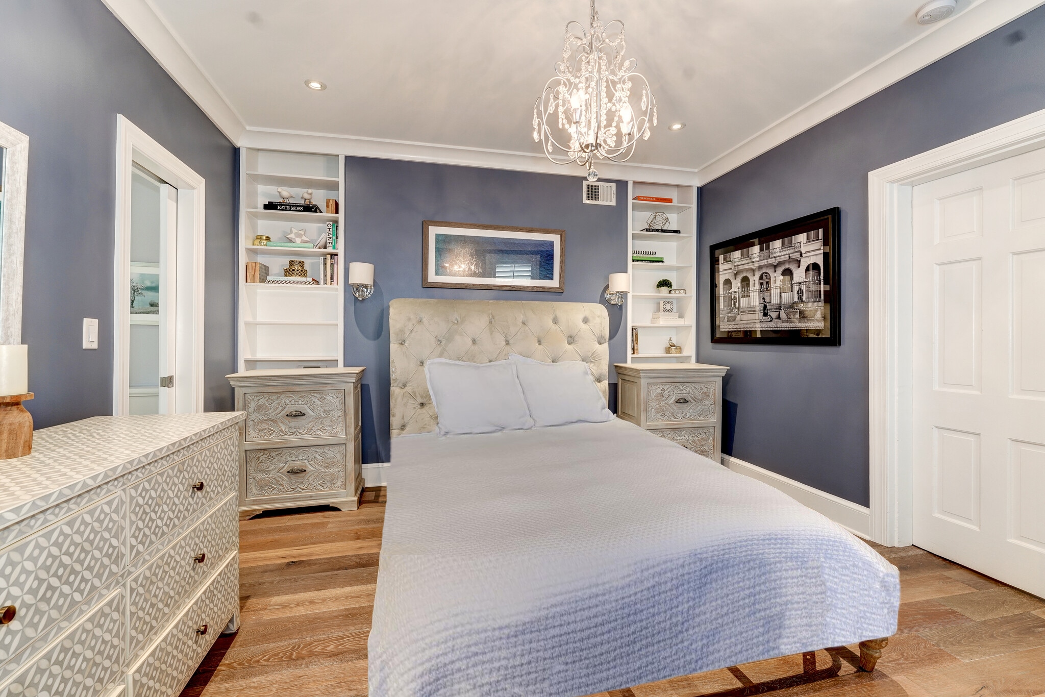 Quuen or king-sized bed fits easily & multiple dressers! - 1237 29th St NW