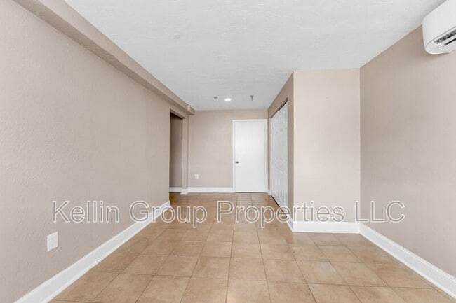 Building Photo - 4220 W Bay View Ave