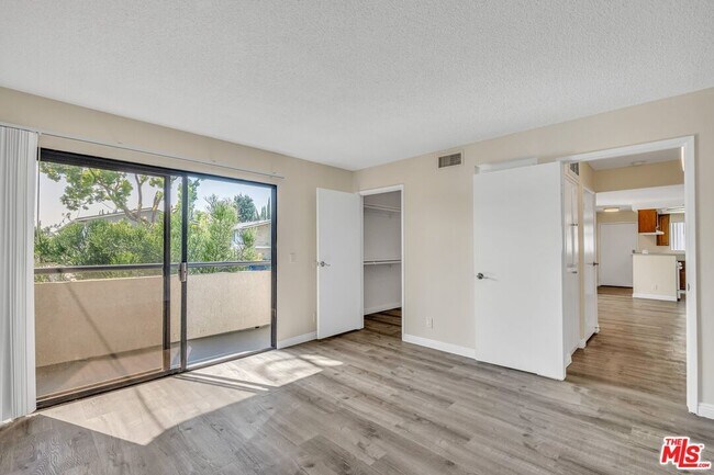 Building Photo - 6212 Fulton Ave