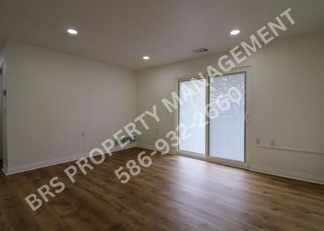 Building Photo - Beautifully Remodeled 2-Bedroom Condo in Fraser, MI