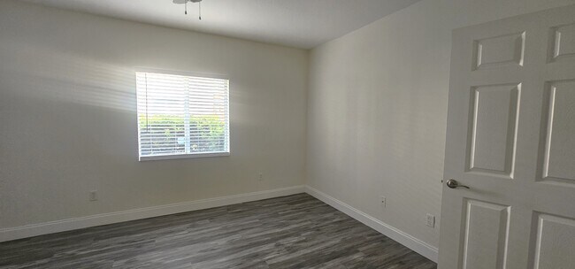Building Photo - 521 Villa Del Sol Cir