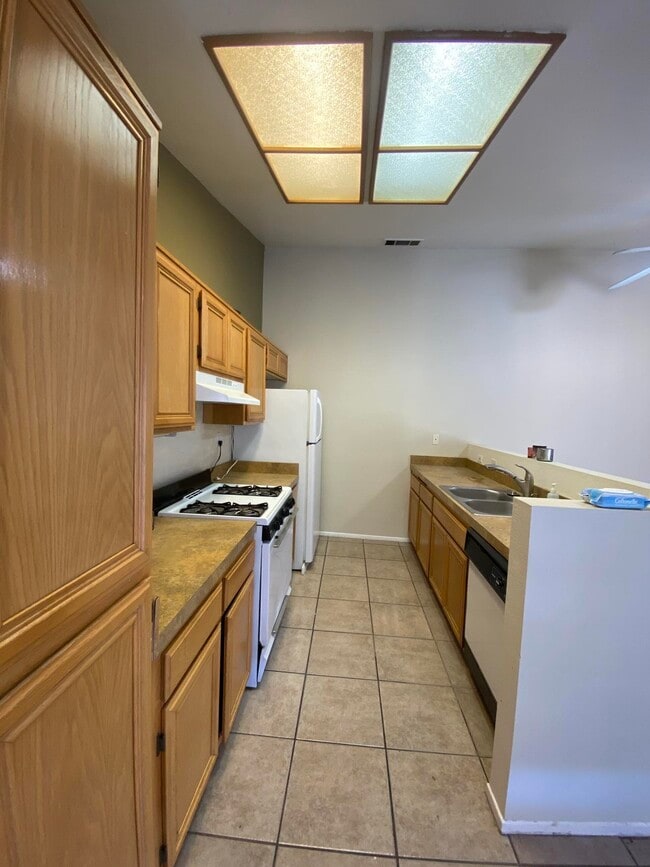 Building Photo - 11215 Westbrook Dr