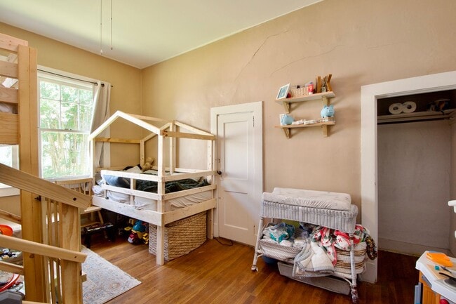 Building Photo - Charming 2-Bedroom Duplex in Prime Auburn ...