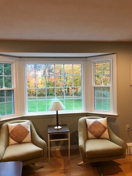 Building Photo - 1 Town House Ln