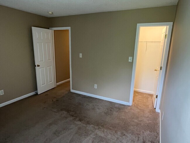 Building Photo - 10410 Pickerel Ln
