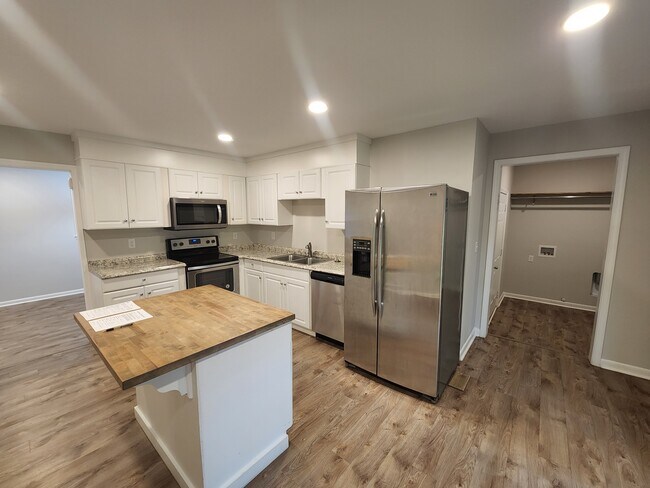 Building Photo - 108 Oak Park Dr