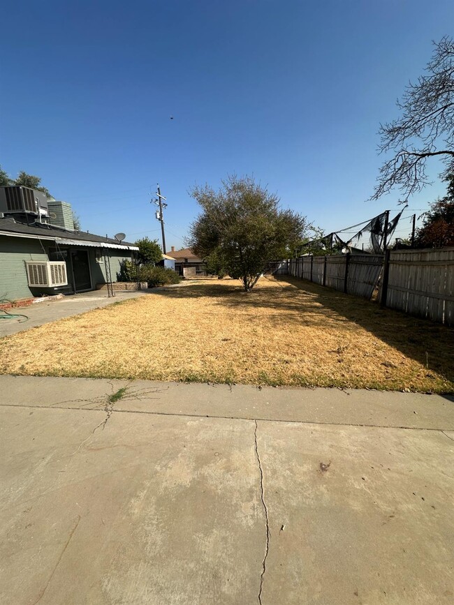 Building Photo - 842 S Indianola Ave