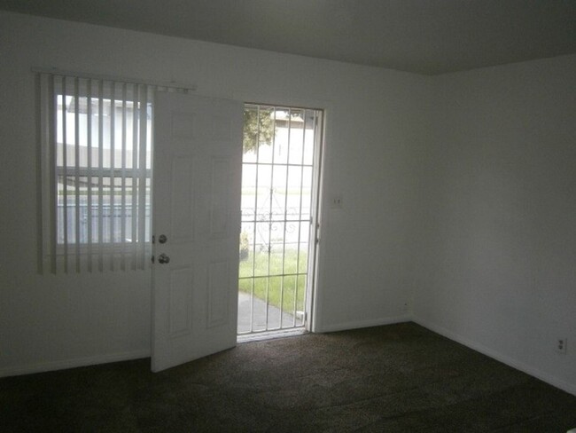 Building Photo - 1 Bed-1 Bath Single Story Duplex in El Cajon