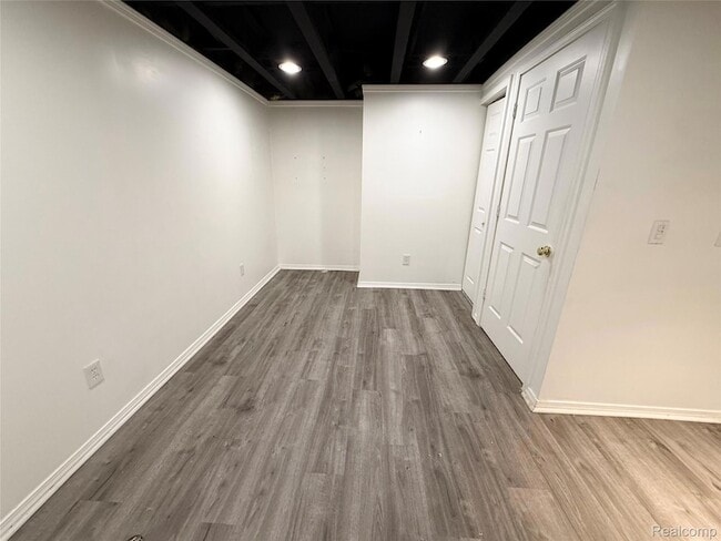 Building Photo - 29419 Glen Oaks Blvd E