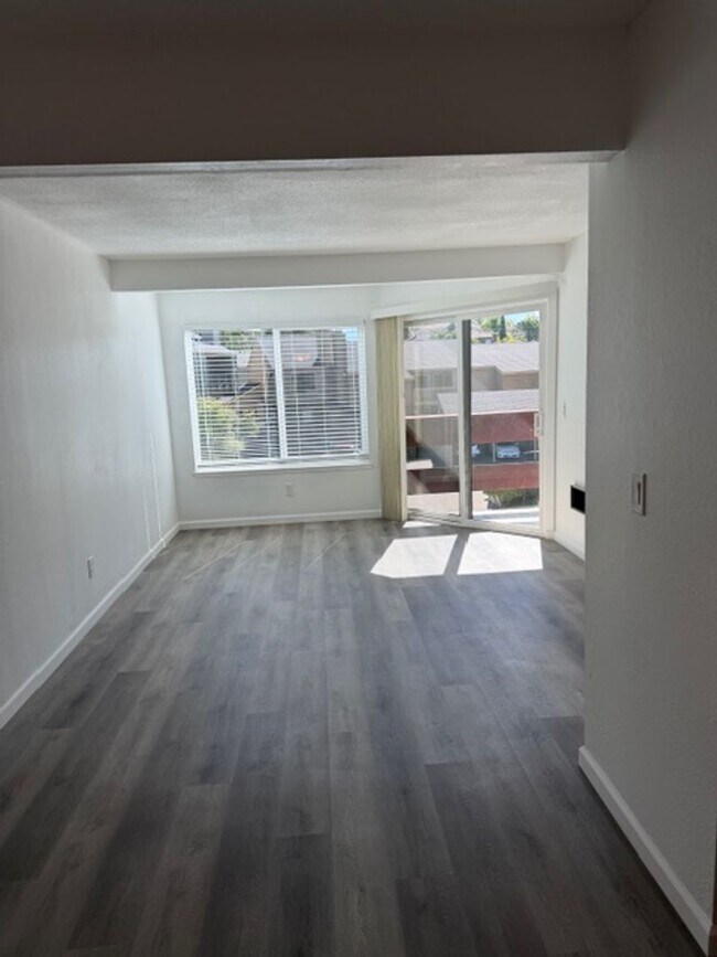 Building Photo - 680 Chorro St