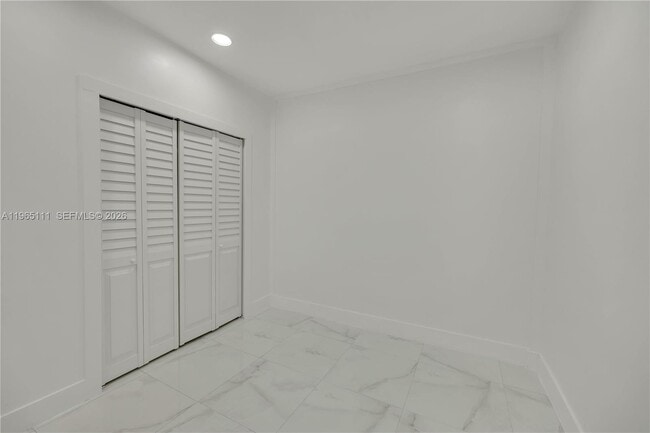 Building Photo - 536 NW 25th Ave