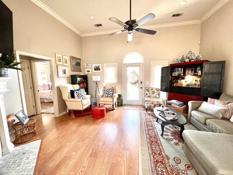 Building Photo - 104 Clearbrook Ln